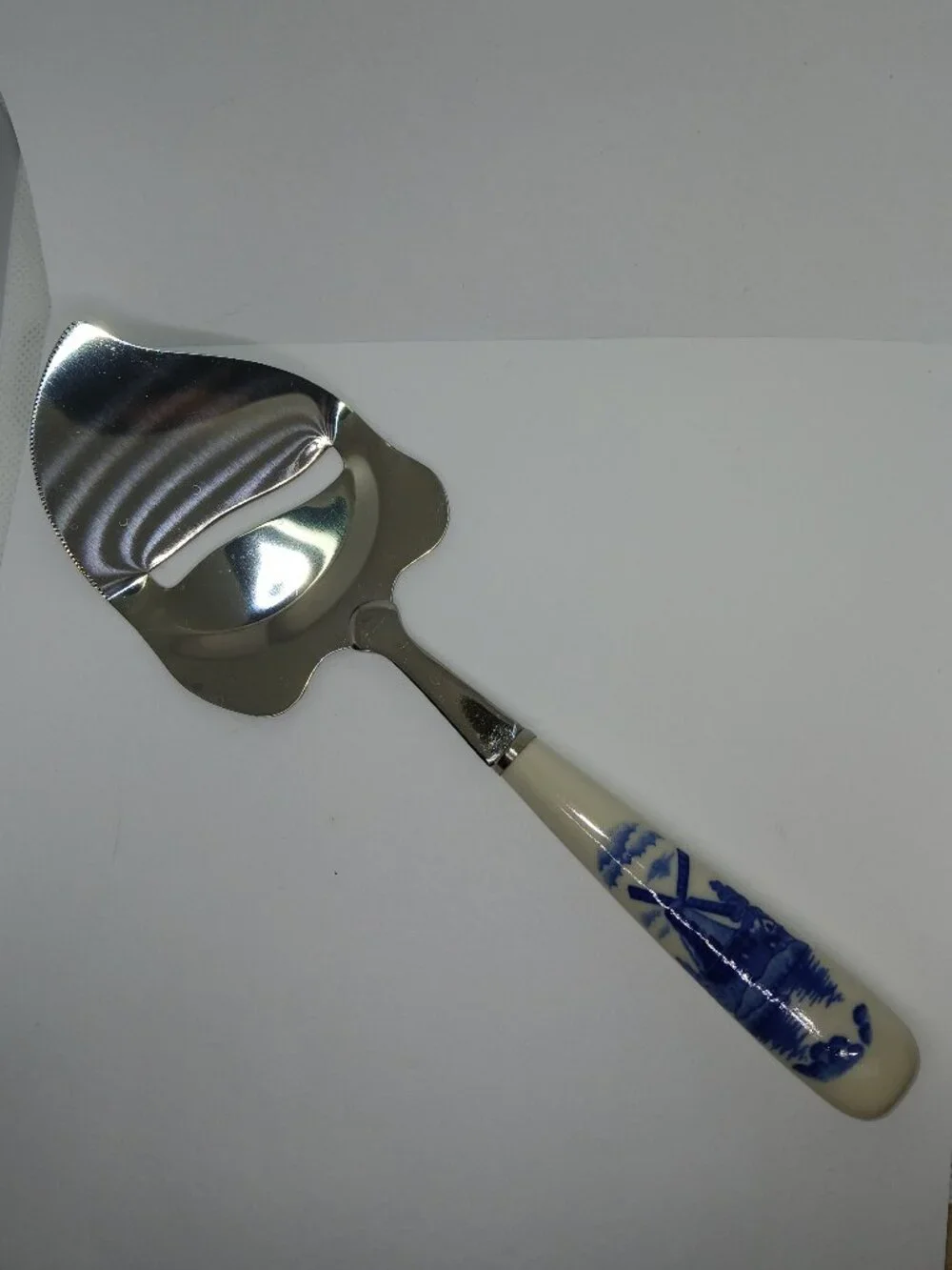 ANTIQUE STAINLESS STEEL CERAMIC HANDLE DELFT DUTCH WINDMILL CHEESE SLICER